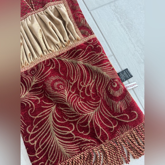 Vintage Christmas Table Runner - Picture 3 of 5